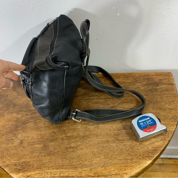 Vintage made in Canada Roots small leather backpack - Picture 4 of 10